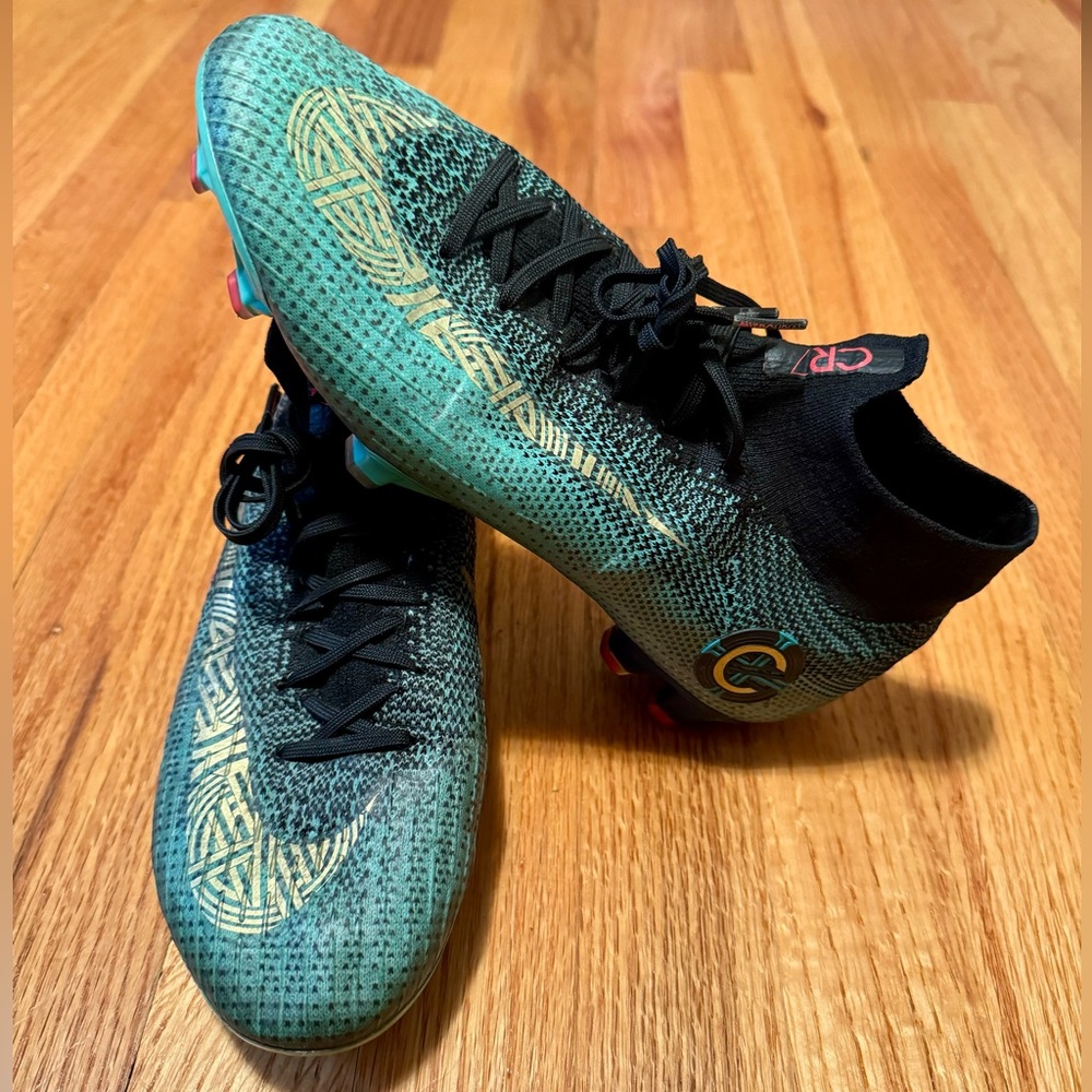 Nike Mercurial Superfly 360 CR7 Firm-Ground Soccer Cleat. Size: M 7.5 / W 9